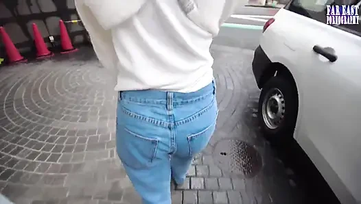 Tatlı gözlüklü tatlılar tembel bir günde sonsuz gulp mutluluk içinde sıcak damlaların tadını çıkarıyor -bölüm.1