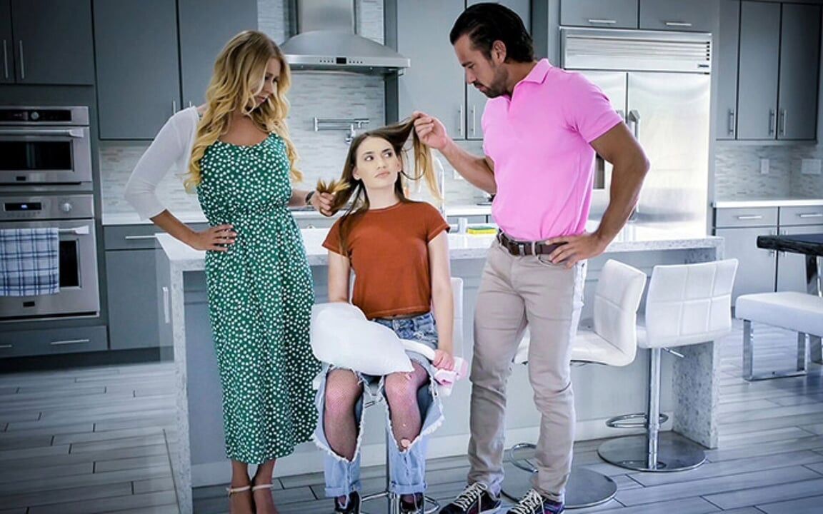 Koruyucu aile Katie Morgan ve Johnny yeni üvey kızı Sera Ryder üzerinde hakimiyet iddiası