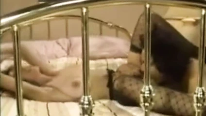 Bağbozumu retro büyük doğal memeler horoz oral seks cumshot yüz