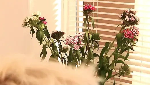 Keni Styles iki ateşli ve büyük memeli hatunla sikişiyor