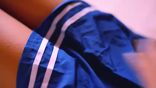 Müzik öğrencisi ve müzisyen sikişmek için daireye gidiyor.