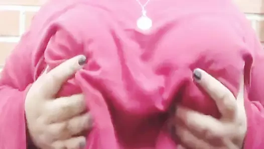 Dışarı çıkmadan önce göğüslerime masaj