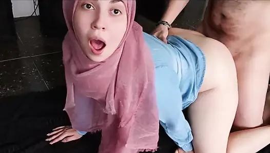 Arap seks tesettürlü, üvey kız kardeş Suudi lezzetli sikişiyor (bölüm i)