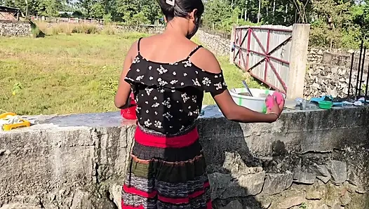 Karım beyaz sutyen pembe külotla banyo porno videosu