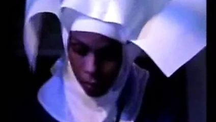 Freira negra cometendo pecados com homem branco