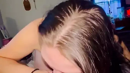 Sürtük tinder beyaz kız büyük zenci yarağını emiyor