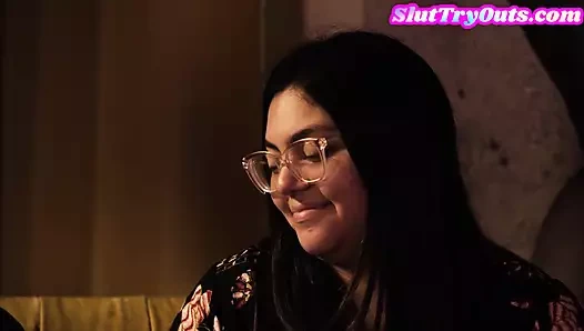 Tombul amatör sürtük erkek arkadaşıyla ilk yumuşak bdsm'nin tadını çıkarıyor