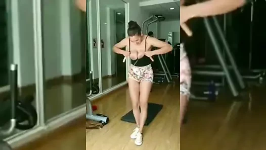 komik kız büyük göğüs