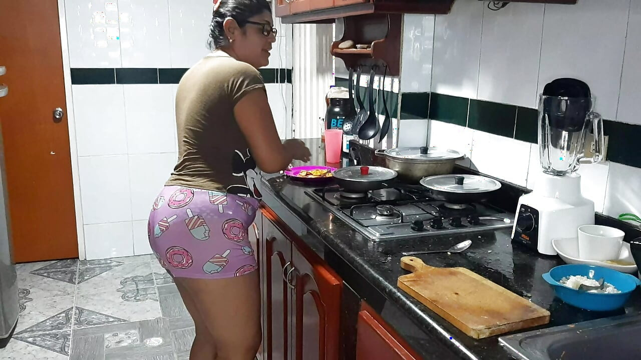 Sıcak milf sikimi emiyor