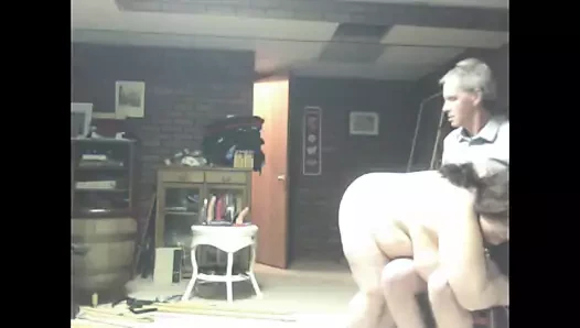 iki kez şaplak attı