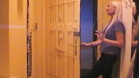 İki sikiş amcıkları ile internet kesintisi