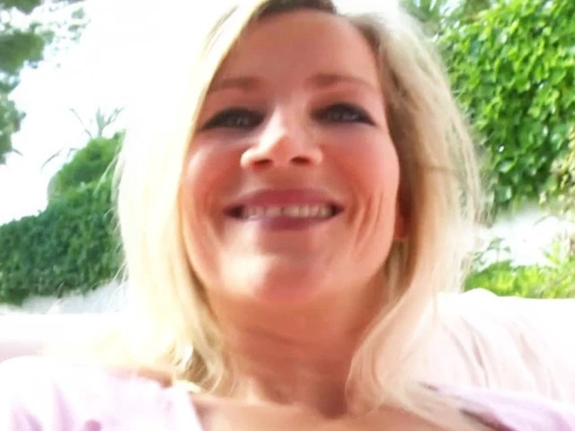 Oyuncak olgun gets anal zevk