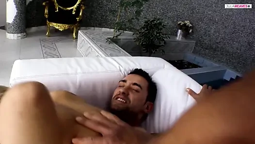 Sadece bir yarak onu tatmin edemiyor, üçlü sekse ve anal sekse ihtiyacı var