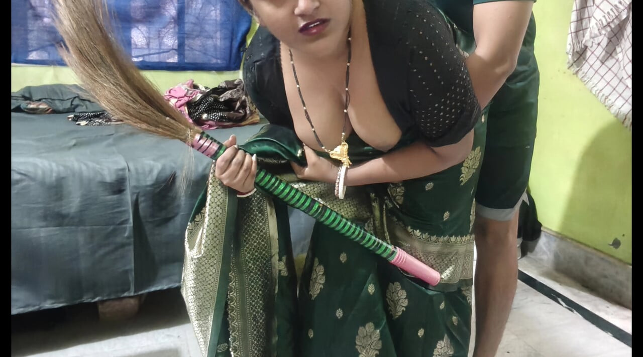 Kaam wali bhabhi ko pichhe se dabocha fir apna lauda chusaya - Indian Maid fucked from behind