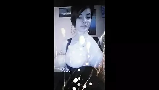 Gerçekten ateşli göğüsler için haraç!