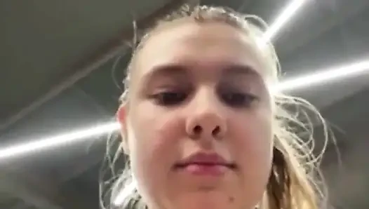 Spor salonunda çılgın sikişiyor