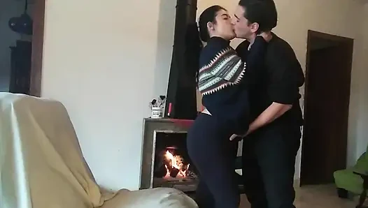 BÜYÜK GÖTLÜ ESMER KADıN AÇıK HAVADA DAĞDA SEKS YAPıYOR