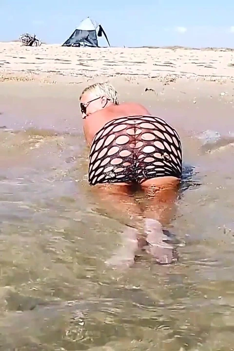 Plaja çok garip bir mayo giydim