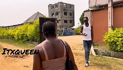 Yolda tanıştığım güzel genç bayan mahsur kaldı