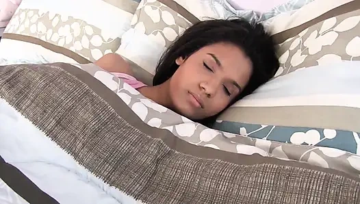 Karmen bella üvey babasının döllenmesini isteyen ateşli bir latin genç kız