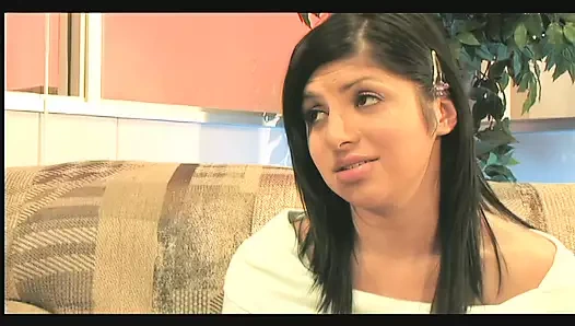 Sativa gül ve courtney simpson hisse horoz at the ofiste