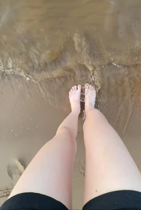 Поклоняйся большим идеальным ступням богини