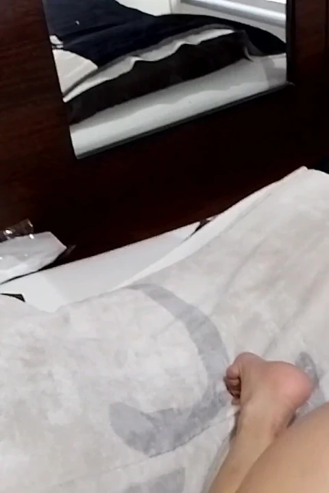 Kalın penisli şişman adam beni kullanabilmesi için inek kılığına giriyorum