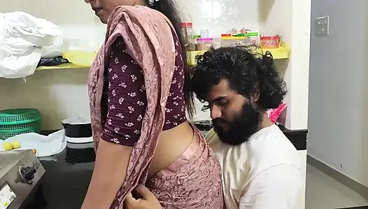 Saree kalça basını göbek romantizmi