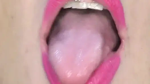 Ateşli eğlence büyük mandalina yutuyor