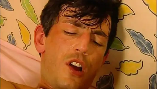 Çok güzel seksi orta yaşlı seksi kadın büyük bir klasik yarakla büyük memelerden sikiliyor ve dölleniyor