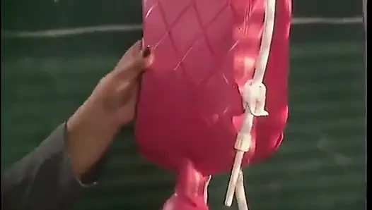 Harika sarışın orta yaşlı seksi kadın lavman alıyor