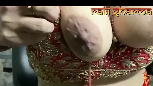 Güzel göğüsler, kız meme ucunu gösterir, Hintçe ses