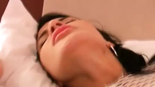 Molly mor yapay penisini iyi kullanıyor