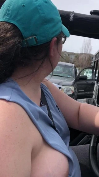 Arabada şarkı söylemek