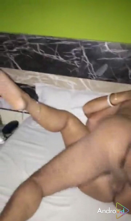 Evli kadın otelde bihari oğlanı sikiyor