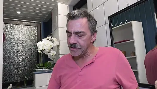 Ateşli büyük memeli Alman kızlar sikişiyor ve emiyor derlemesi