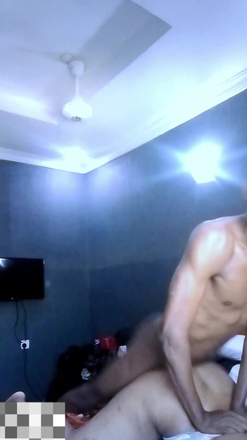 Африканскую студентку отдолбили за оценки ... подпишись для большего