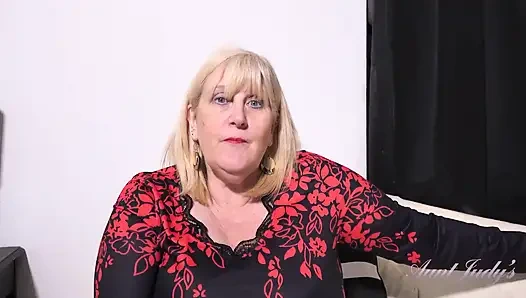 Auntjudys - büyük memeli olgun iri güzel kadın Catherine'in kıllı çalısı için bir bahçıvana ihtiyacı var