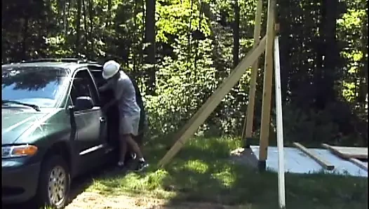 İnşaat işçisi için genç horoz