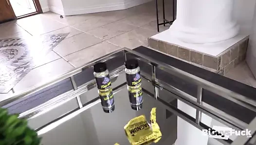 Röportajdan önce hardcore seksten sonra üzerlerine boşalmak