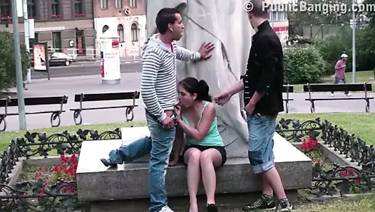 Kamu sokak toplu tecavüz üçlü ile bir sevimli genç kız