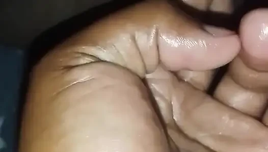 Ona elle muamele çektim ve biseksüel göt deliğini parmakladim
