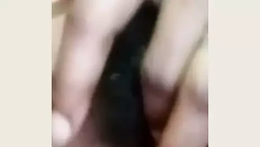 Üniversiteli kız mastürbasyon yapıyor