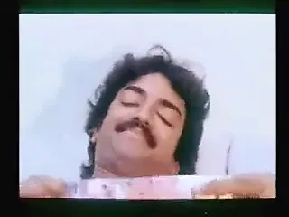 Hintli shakeela üstsüz