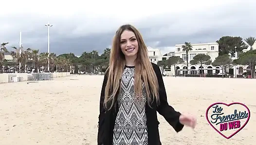 Clara Mia, öğretmenine yaramaz bir sürpriz yapmak isteyen bir öğrenci