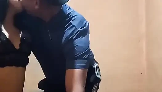 Arjantin seks için hapiste üvey erkek kardeşini ziyaret ediyor