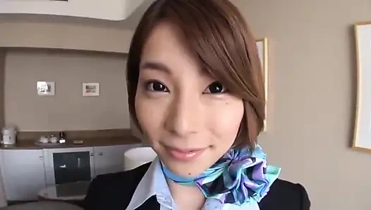 Olgun bir adam ve baştan çıkarıcı bir kabin görevlisi