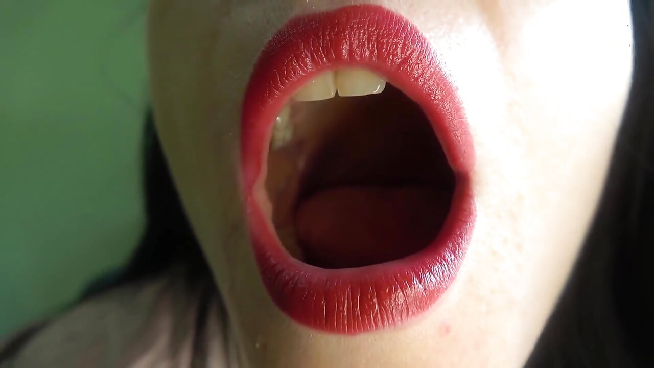 Giantess Anna evinde seninle oynuyor
