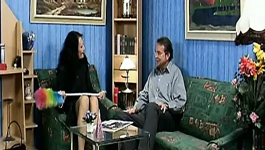 Doğal esmer Alman orta yaşlı seksi kadın anal sikiliyor