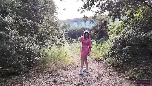 Demiryolu boyunca sapık tarafından sikiliyor